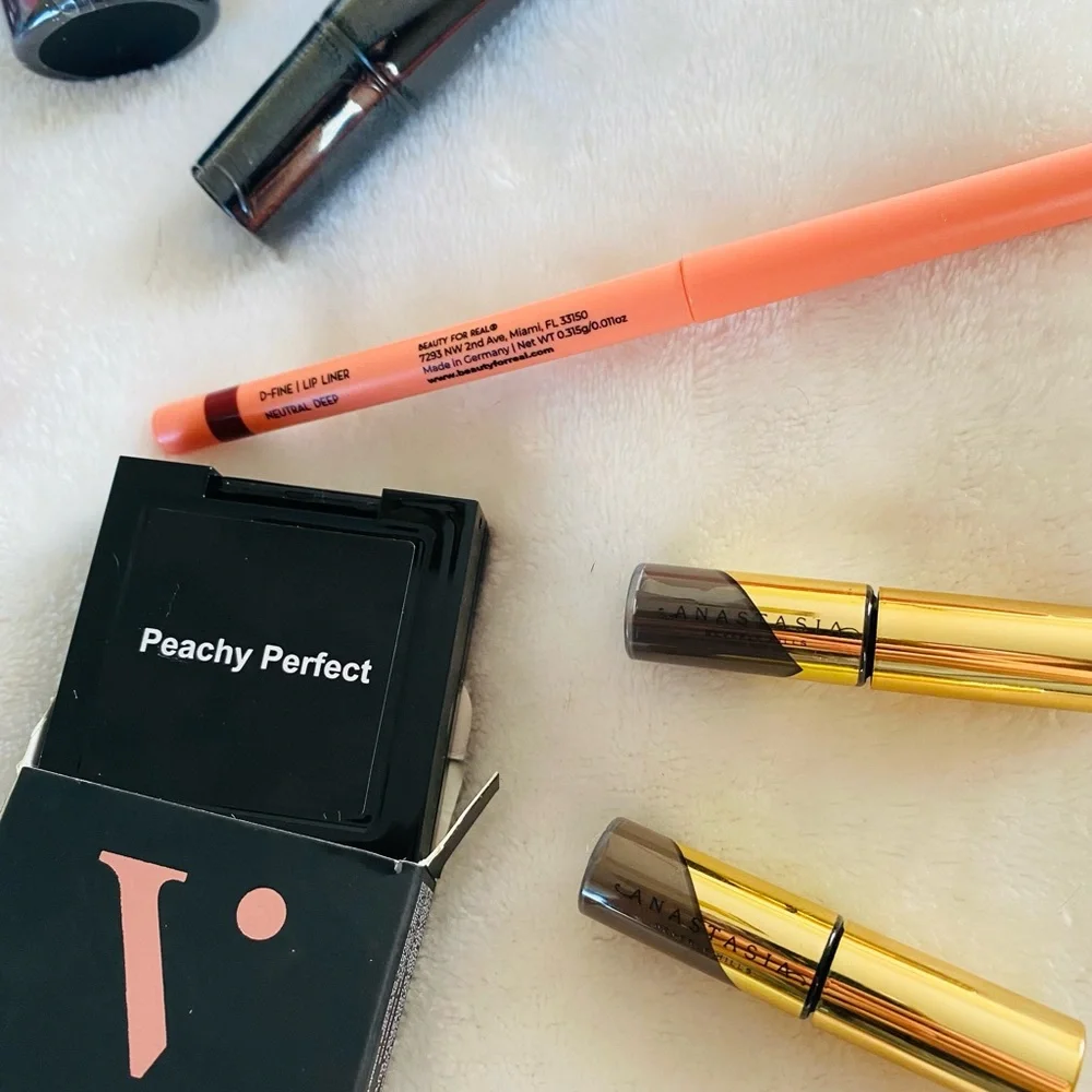 Makeup Bundle! - Picture 3 of 3